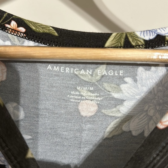 Women’s American Eagle floral tank top body suit Size M super lightweight! - Picture 3 of 5